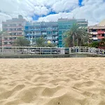 Beachfront Stunning Views